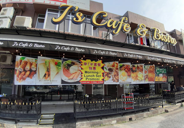 为了在享有美食天堂的山城站稳脚步，J's CAFE & BISTRO以古早味美食及新生代最流行美食，作为卖点。