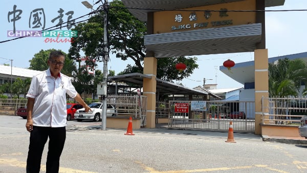 历史城市政厅工程小组将在培德华小门前画上斑马线，让学生与师长安心越过马路。