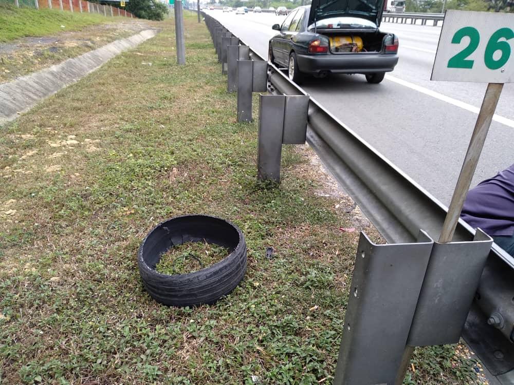 谢立才虽发现大道路面有不明物体，唯来不及减速，只好硬着头皮辗过，结果发生爆胎和轮辋损坏，令他无辜蒙受损失。