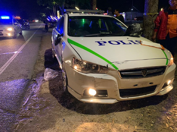 涉及车祸的巡逻警车。