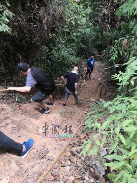 森德公司在新登山路线增设辅助绳，让登山者在更安全的环境下登山。