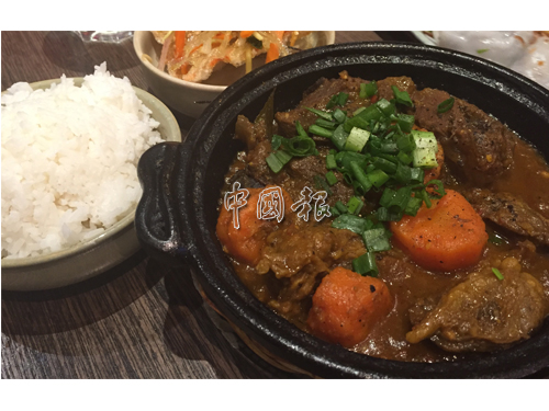 燉牛肉飯。這鍋燉牛肉可以選擇配搭白飯或麵包。肉燉得入味柔嫩，最重要是還帶有一些筋肉部位，增添了更豐富的口感。