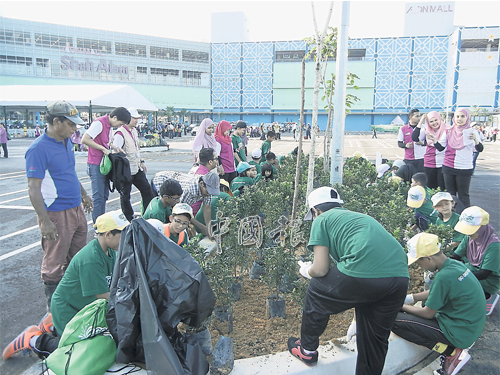 永旺植樹活動吸引850名不同組織志工參與齊盛。