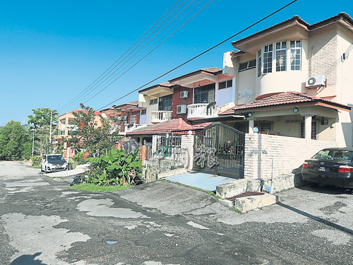 大學嶺住宅區治安亮起紅燈，今年首個月就發生五六宗掠奪案和破門行竊案。 