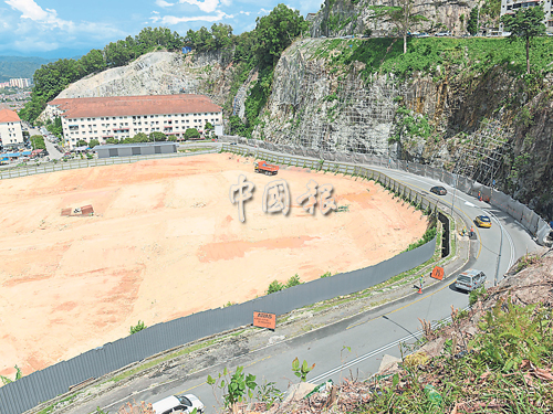 武吉柏邁山路進行為期至少2年的防土崩工程，雙向道路收窄，駕駛者需多加留神，避免意外橫生。 