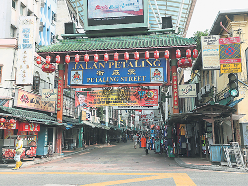 動輒過萬令吉的店租，市場行情又冷淡，茨廠街許多商場及老店無法支撐下去，紛紛宣布關或遷往他處。