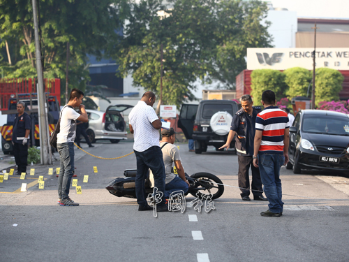 2名偷車匪反抗拒捕，還開車撞警，結果警員被迫開槍反擊，造成一死一傷。