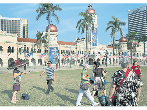 吉隆坡獨立廣場是遊客必遊景點。