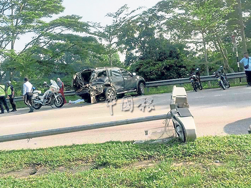 小死者乘坐的四驱车，尾部被撞得毁不成形，猛烈撞击力也导致他当场死亡。