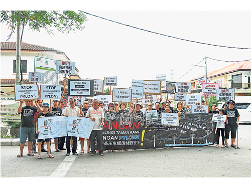 金地花園居民堅決反對7個高壓電纜的興建工程，要求暫停工程，直到達成共識。