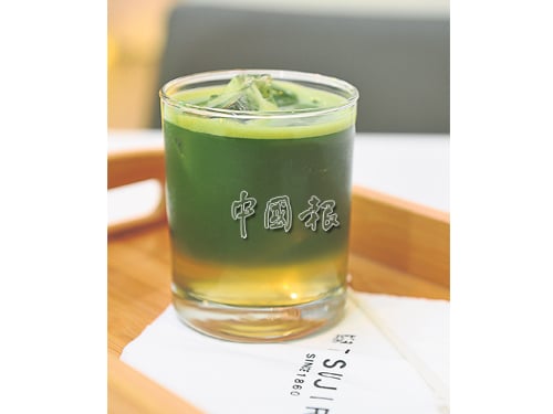 “O-Matcha with Yuzu”是在抹茶中加入自制的柚子蜂蜜而成，柚子蜂蜜的酸香清甜，为抹茶增添了清新气息。