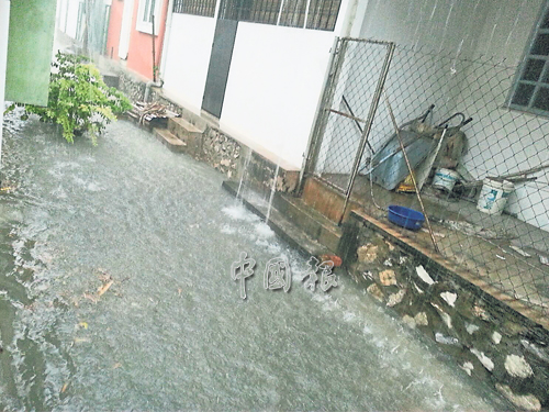 肯那裡第14A和第13A路後巷逢豪雨時淹水。