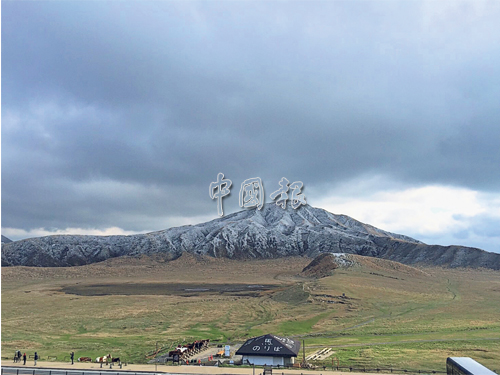 距離熊本市區35公里外的阿蘇火山，絲毫無損；台灣與韓國游客湧入！