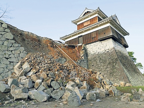 超過500年的老古城熊本城，還挺堅固；很快就可以修建好。 