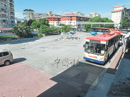 3個輕快鐵站皆位于住宅區及舊商業區內，一旦政府徵用泊車場進行房屋興建計劃，恐難再有空地能充作臨時泊車場。