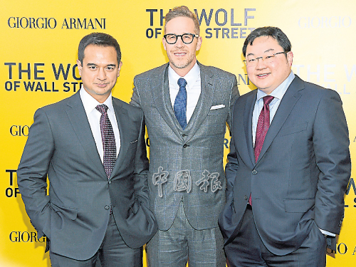 納吉繼子里扎（左起）與劉特佐（右）出席電影《華爾街之狼》活動。 