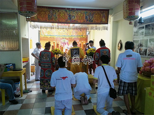 九皇齋醮期間，道士主持誦經禮斗等祭儀，祈求神明庇佑。