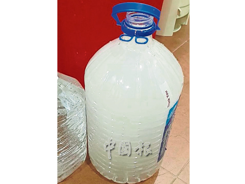 乳白色氣體是氯，具消毒作用，在水供恢復初時出現屬正常現象。