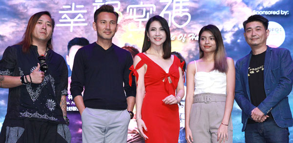 由黄天祥（右）监制，李世特（左）执导，林文龙（左2起）、陈美娥和李佩玲主演的《幸福密码》暂定4月在大马开拍。