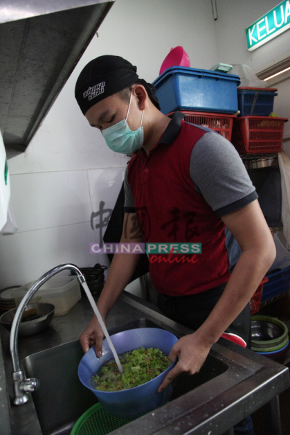 水源复常让餐饮业者更方便清理食材。