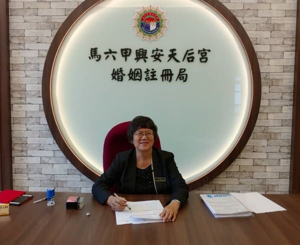 周凤兰：管制令期间暂停为新人注册，将在管制令后重新安排日子。