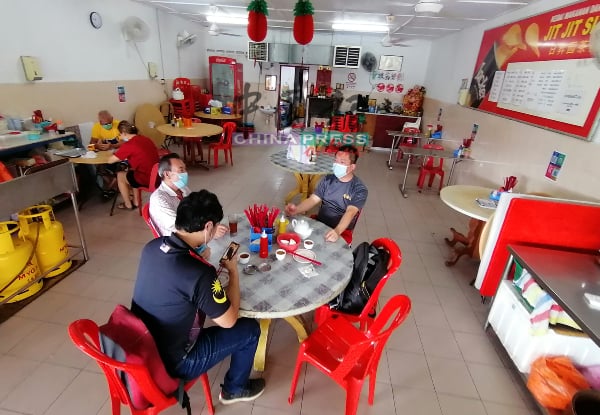 茶餐室空间有限，即使提供堂食，也无法让大量食客到店里堂食。