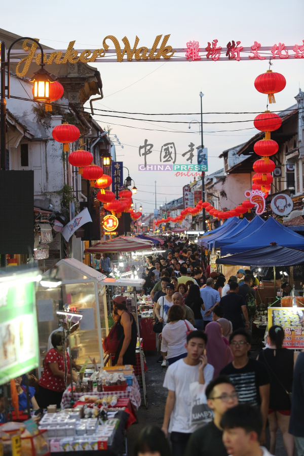 鸡场街文化坊夜市是闻名国际的古城旅游景点。