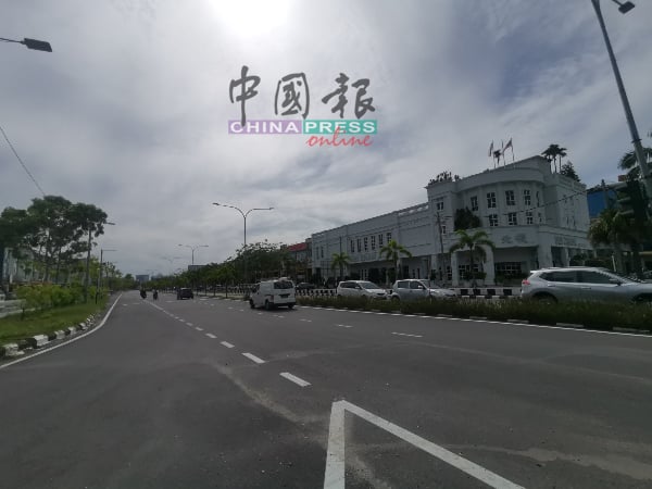 刘志良建议州政府将哥打沙班达十字路口至东街纳路大众银行路段，命名为“敦卡里耶谷路”。