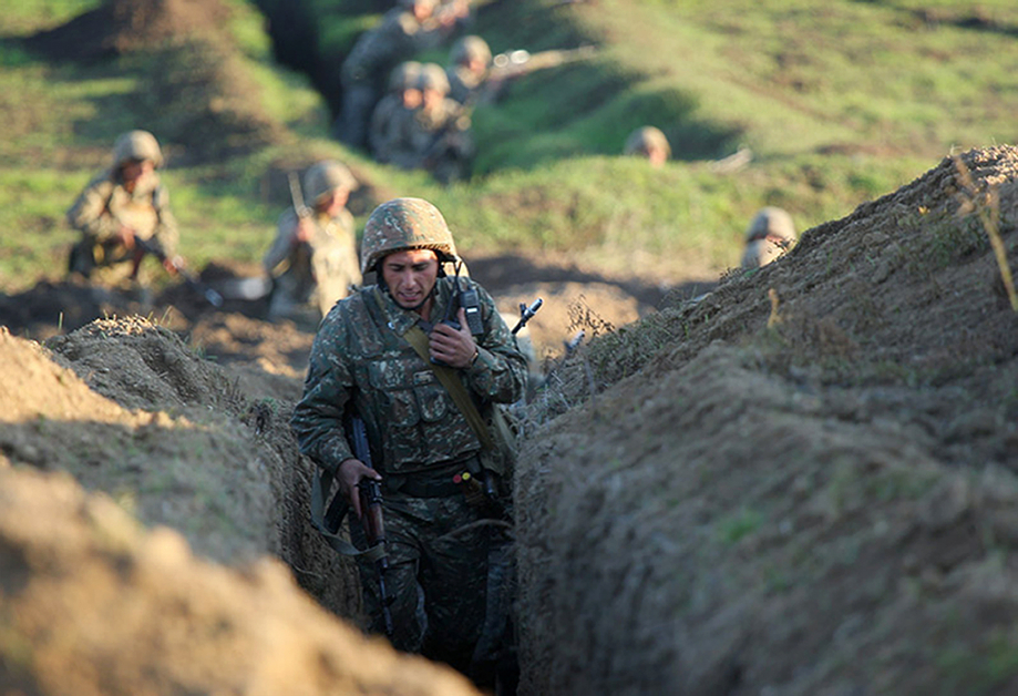 亚美尼亚军人周二驻守在塔武什省，戒备森严。（美联社）