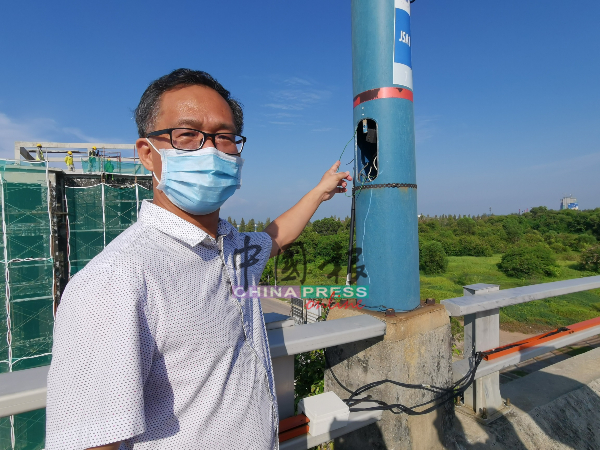 刘志良将向历史城市政厅投诉，避免照明灯电线继续暴露在外。