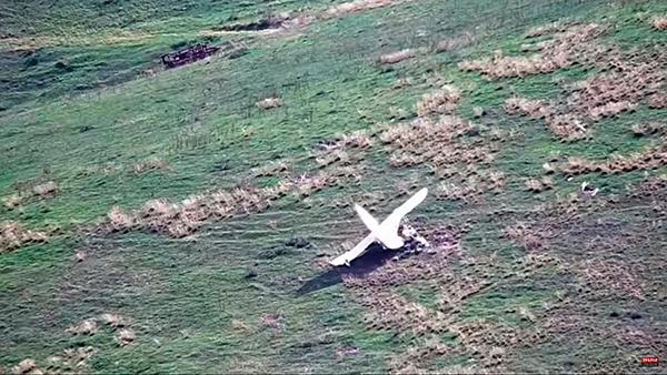 阿塞拜疆一架无人机被亚美尼亚军方击毁。（欧新社）