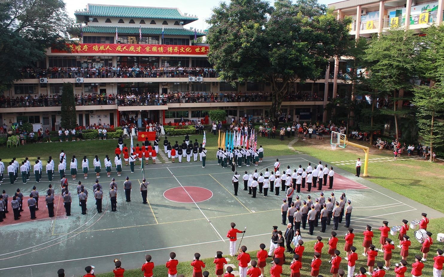 校庆中场检阅仪式，学生验收成果的时刻。