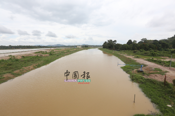 步入11月，是我国西马半岛的雨季，马六甲近期也降雨频密，以致河水居高不下。