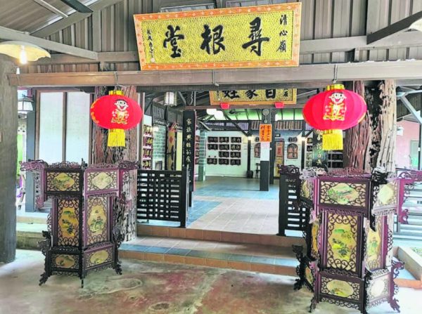 “寻根堂”让你寻根问祖，晓得祖先来自哪里。