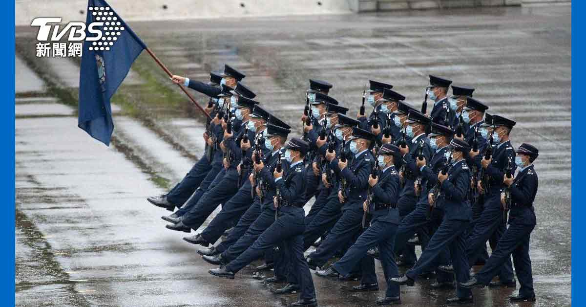 香港警队从今年7月开始改用中式步操。