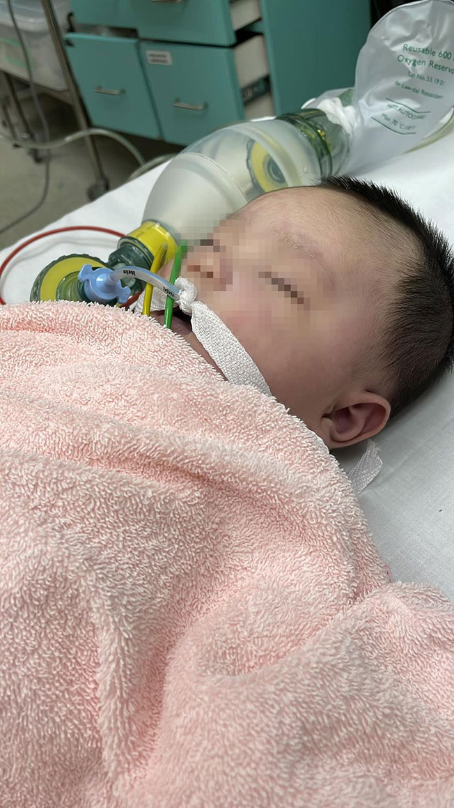 女婴被送往医院抢救后，宣告不治。