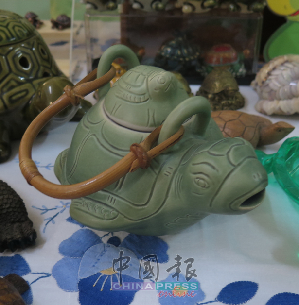 乌龟茶壶，很别致。