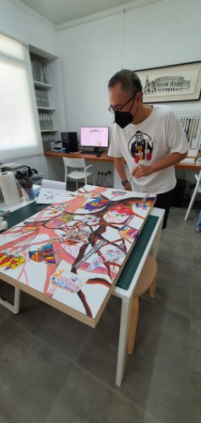 漫画家左手人甘承耀与画室的孩子们，集体创作了一幅题为《魔幻树屋》，体验最纯粹的“玩”之乐趣。