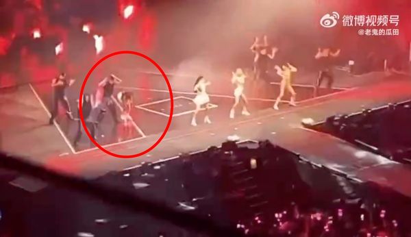 BLACKPINK巡演出意外Jennie尖叫蹲下| 中國報China Press