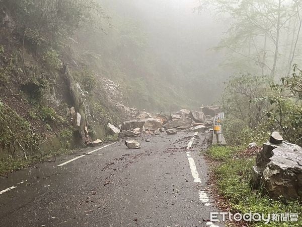 和平区往大雪山游乐区方向道路落石。