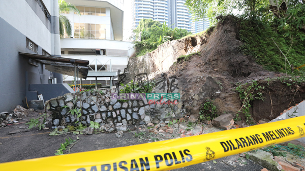 Security guard,buried,alive,landslide