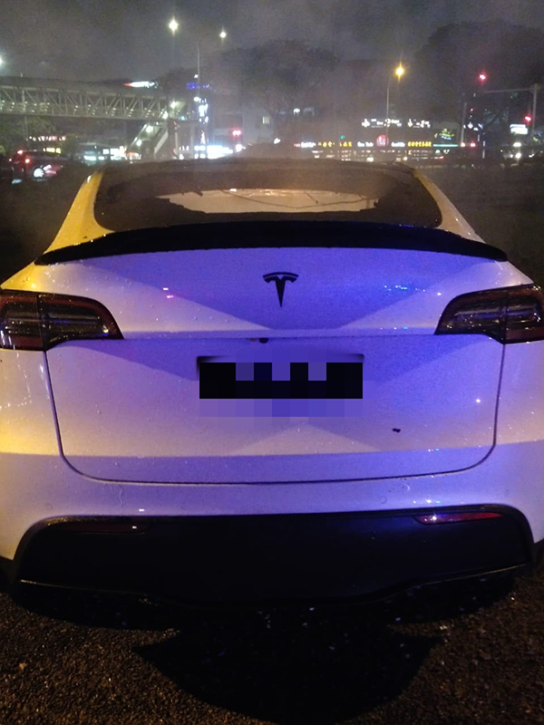 Tesla-catches-fire-231017-a1-noresize