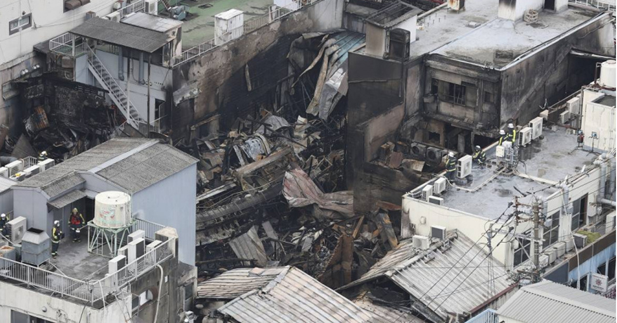 北九州市商店街“鱼町银天街”发生火灾，导致35间店铺烧成废墟，猛烈火势延烧40多小时后才被扑灭。