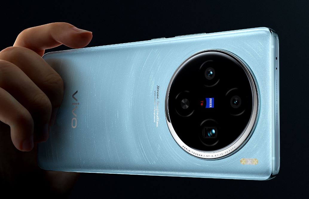 ■vivo X100系列手机摄像头周围呈现光环设计，不但时尚美观，更耐磨、耐高温和耐腐蚀。