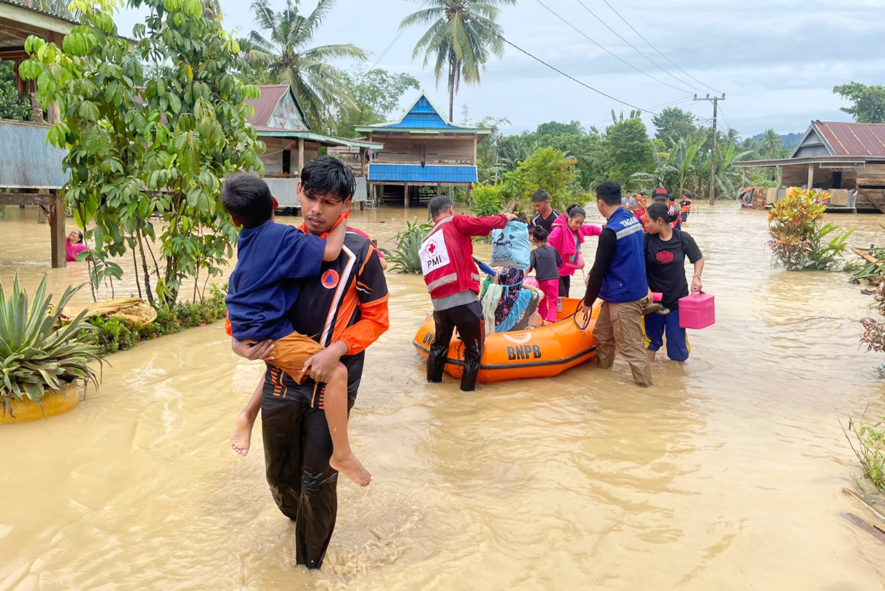 印尼苏拉威西水灾 15死 逾百人疏散