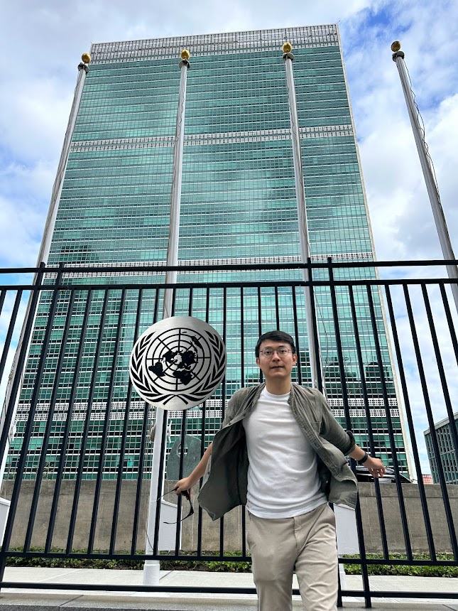 ■联合国总部大楼；好可惜，所有旗帜都被取下了。