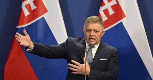 斯洛伐克总理 遭枪手袭击 受重伤