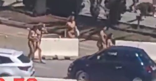 女游客穿比基尼逛大街 西班牙观光小岛居民怒了