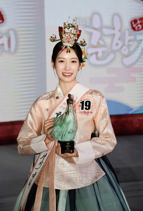 韩国第94届“春香小姐”选拔大赛冠军金正允。