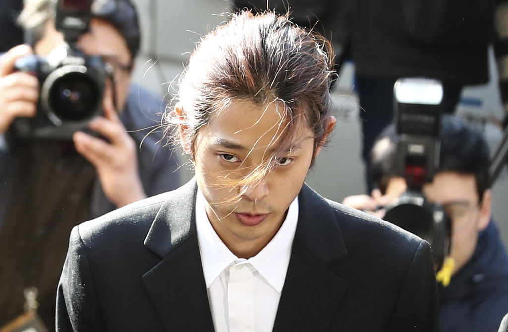 Singer Jung Joon-young quizzed in sex video probe 
Singer Jung Joon-young talks to reporters after arriving at the Seoul Metropolitan Police Agency on March 14, 2019, to be questioned over allegations he secretly filmed sexual videos of women and shared the footage with fellow entertainers in a mobile chat room. Jung is accused of recording the videos, without consent, of at least 10 women he slept with between 2015 and 2016. (Yonhap)/2019-03-14 10:32:35/
